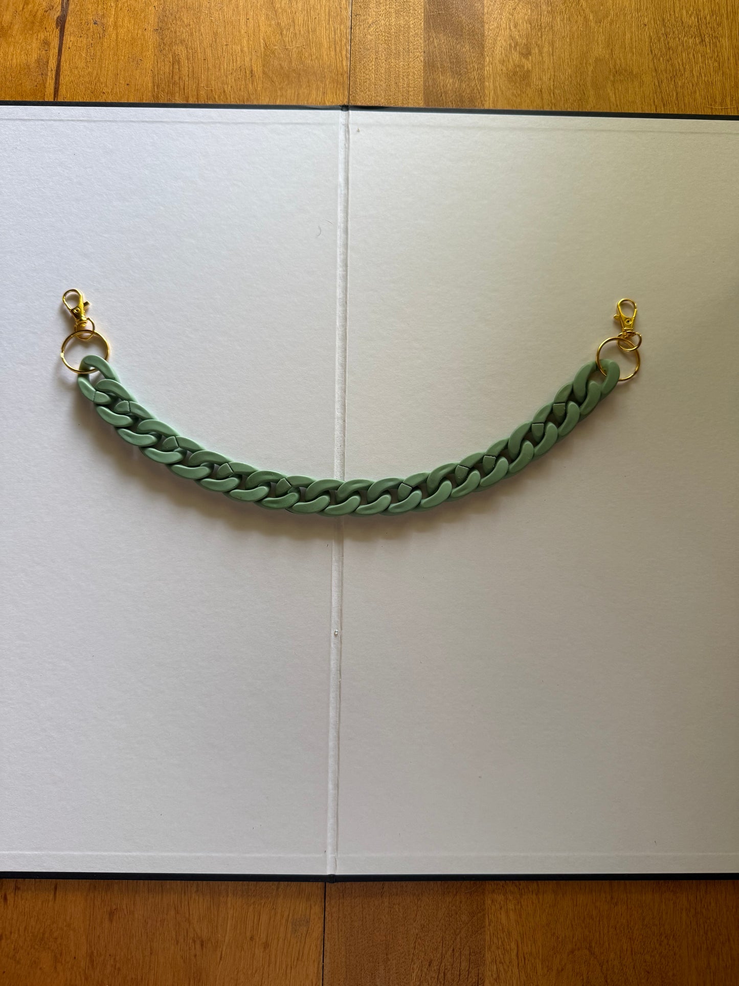13.5 inch blue chain links