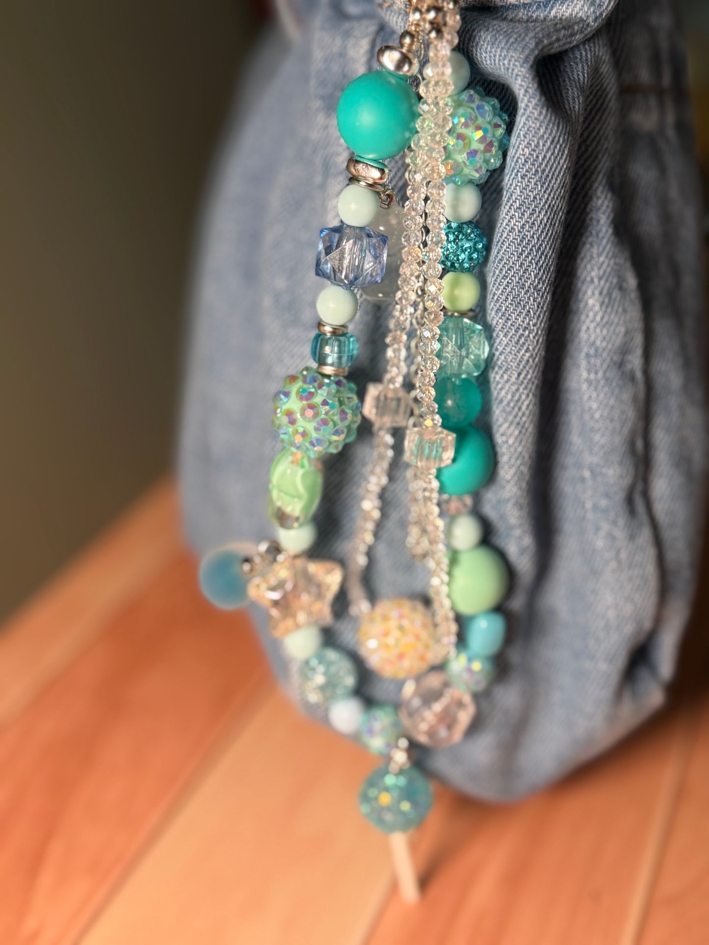 Light blue glamsucker charm